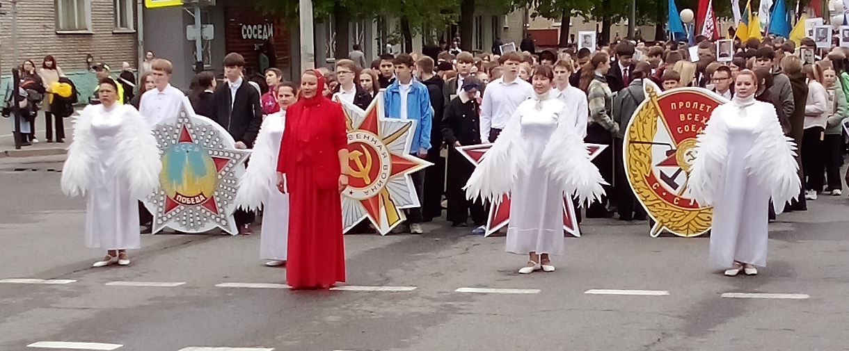 Построение участников шествия в Рогачеве к празднованию Дня Победы.